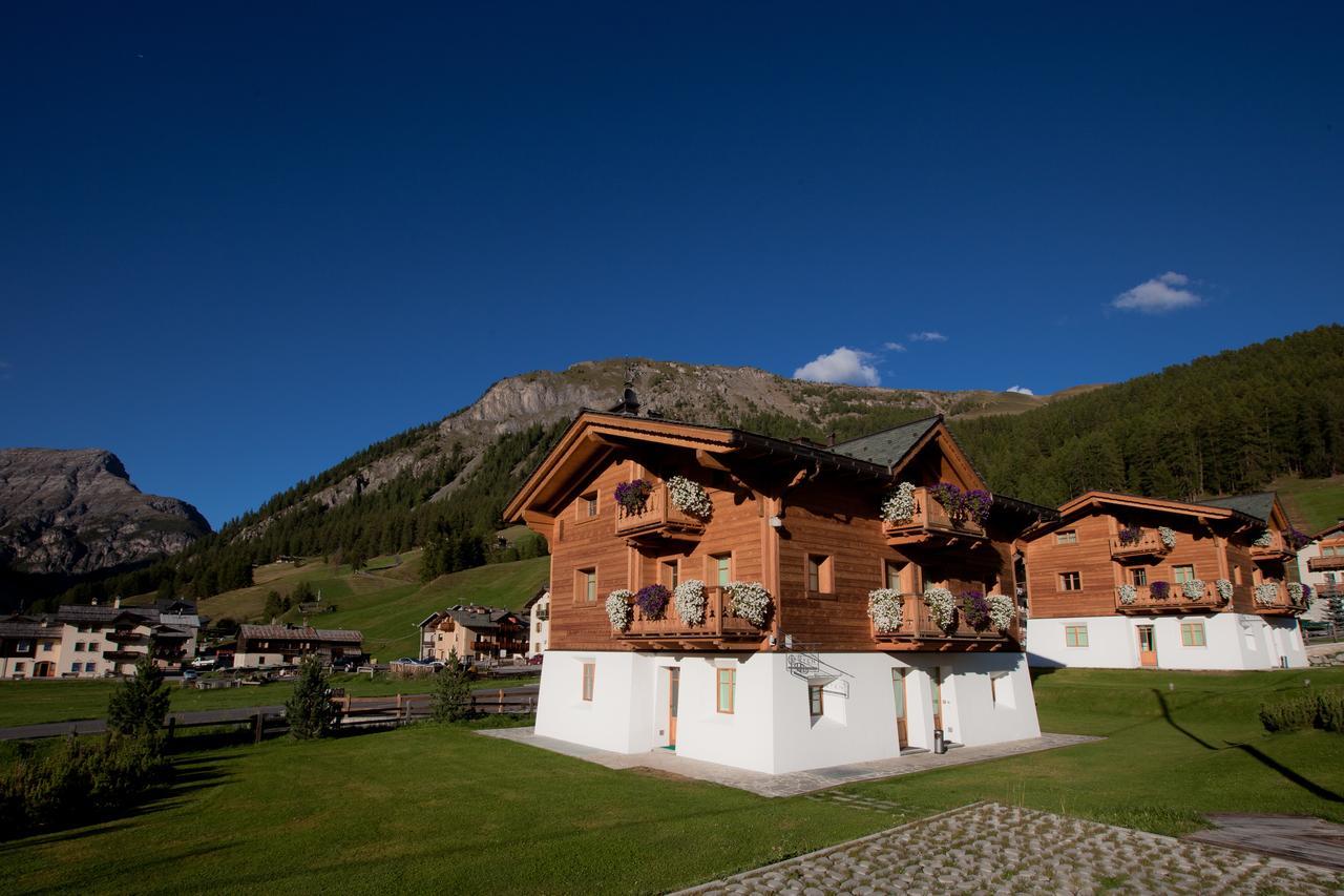 Les Fleurs Bleues Aparthotel Livigno Exterior foto